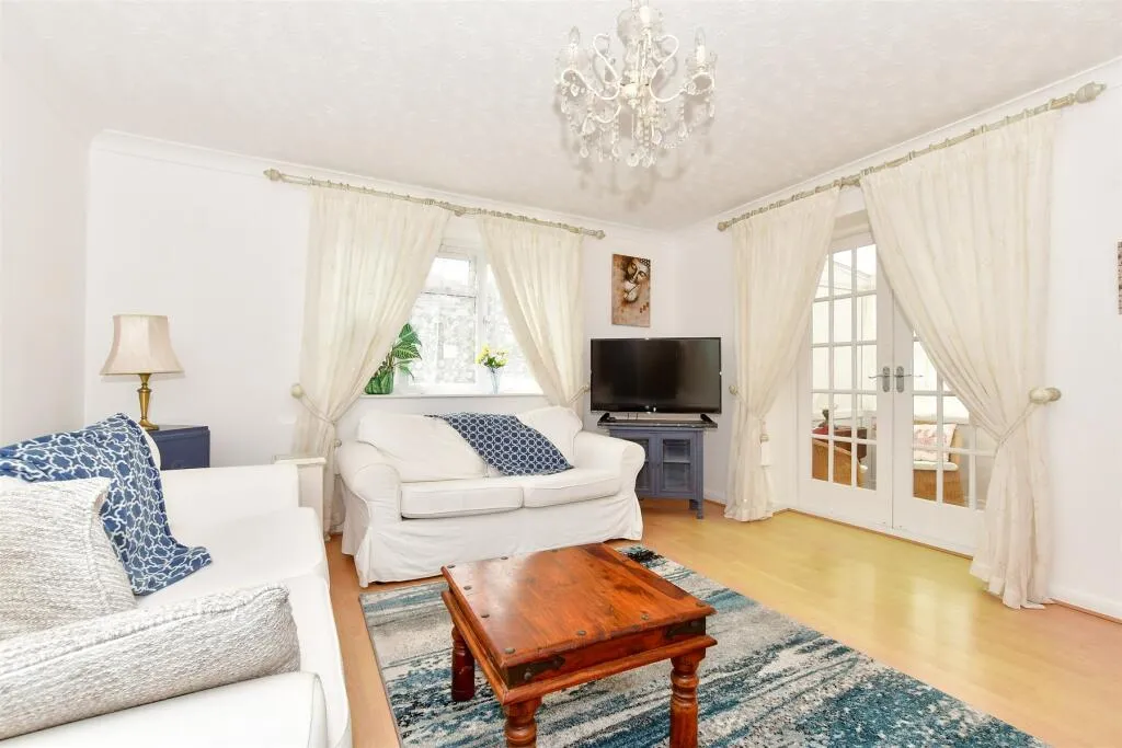 2 bed Ground Flat