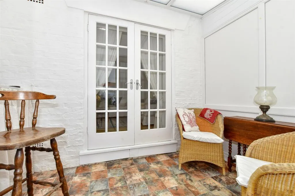 2 bed Ground Flat