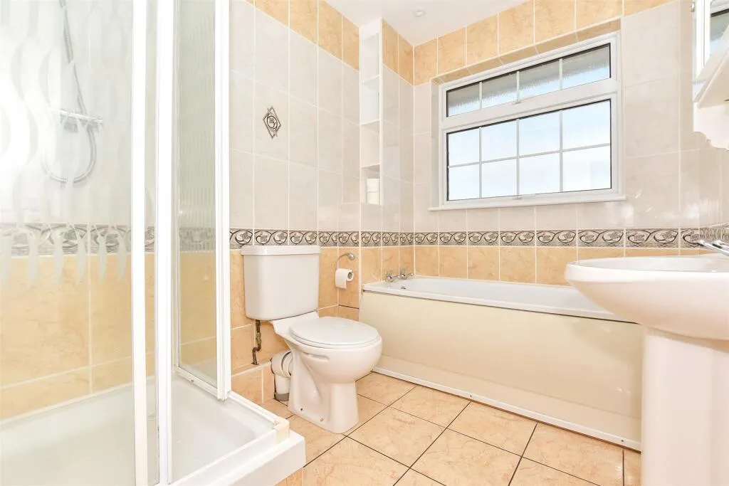 3 bed End of Terrace