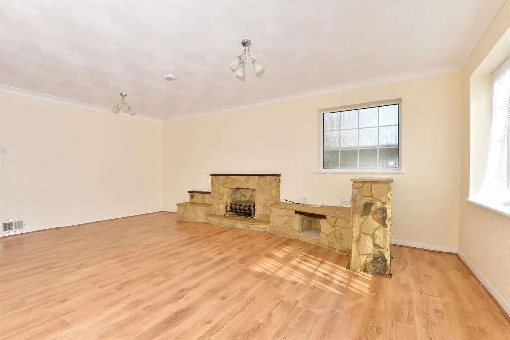 3 bed End of Terrace
