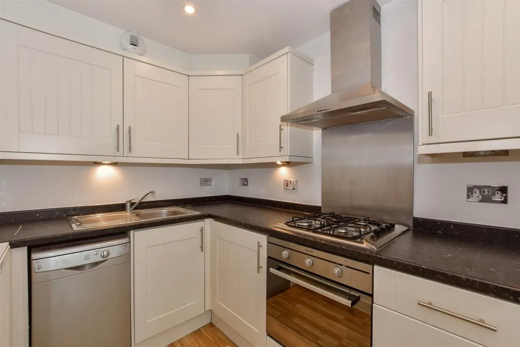 1 bed Ground Flat