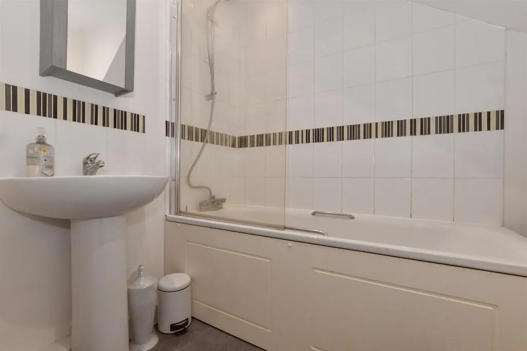 1 bed Ground Flat