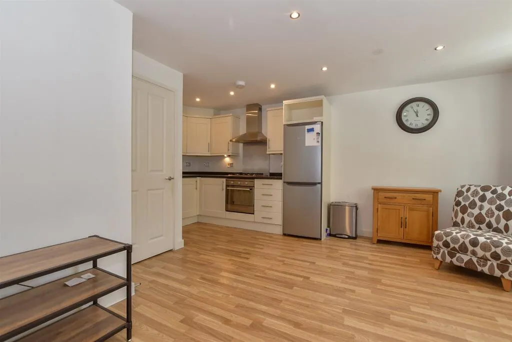 1 bed Ground Flat
