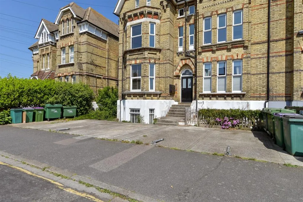 1 bed Apartment