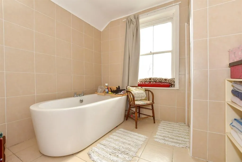 5 bed Town House