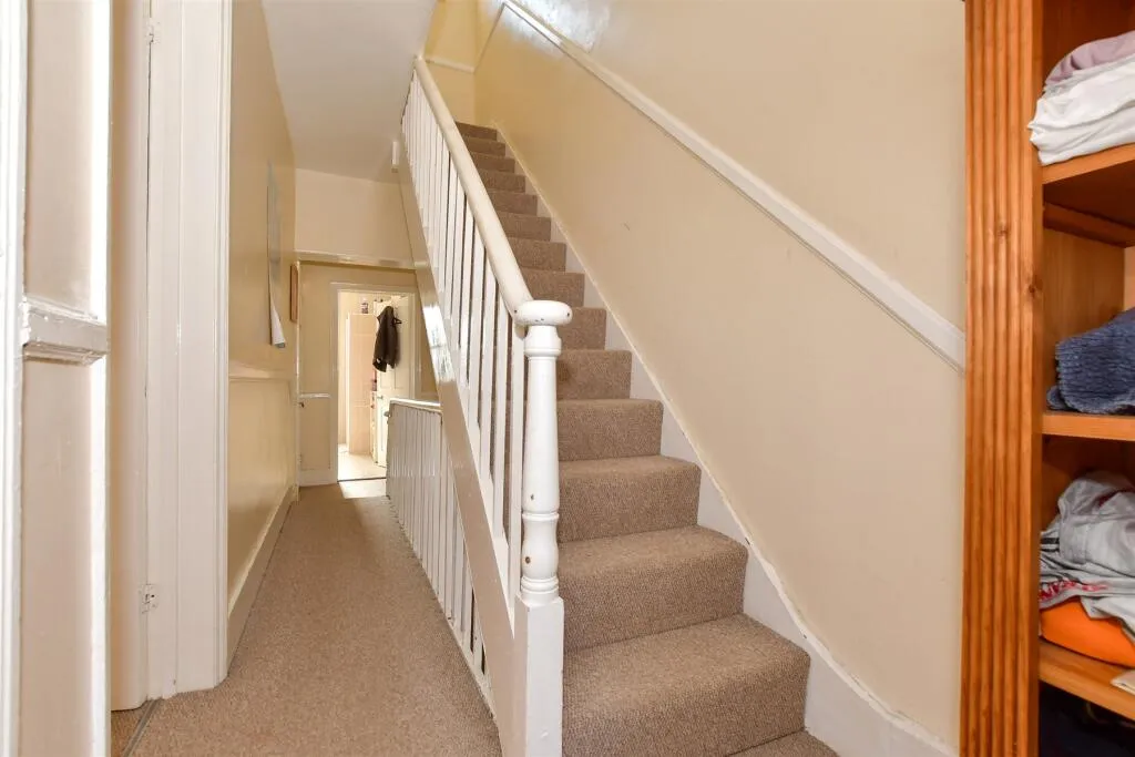 5 bed Town House