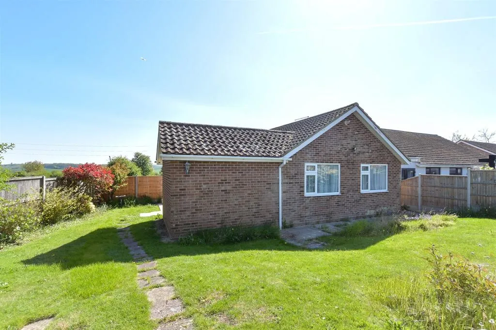 2 bed Detached Bungalow