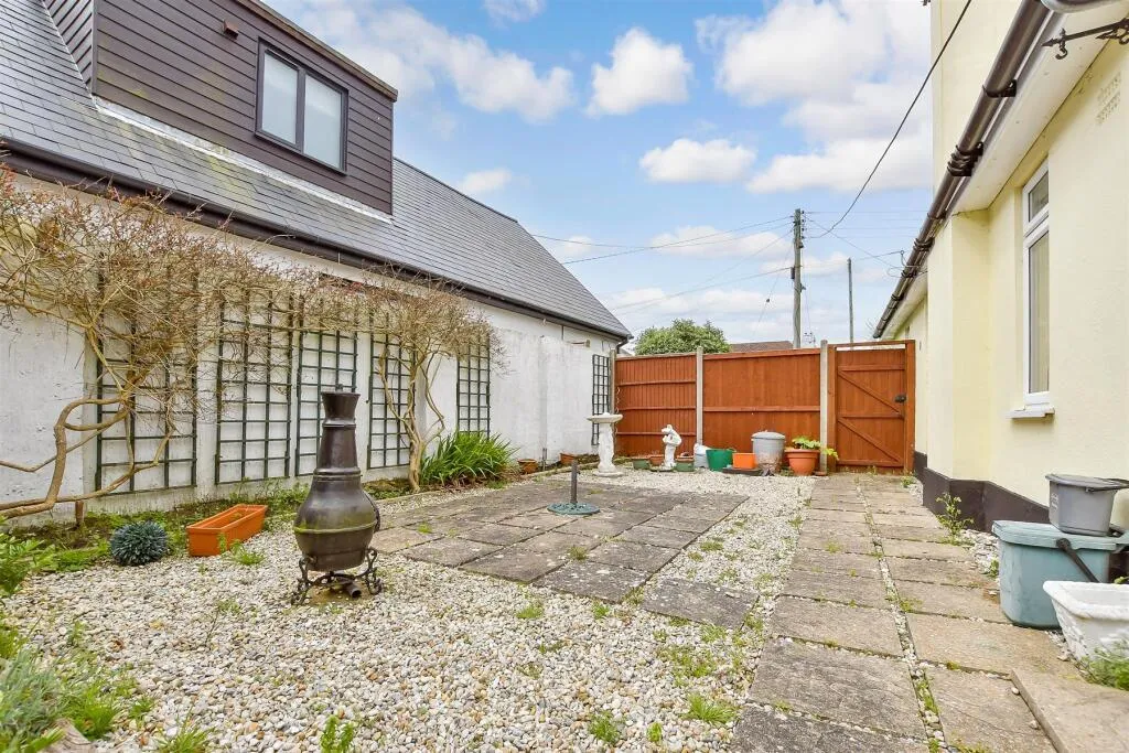 2 bed Detached Bungalow