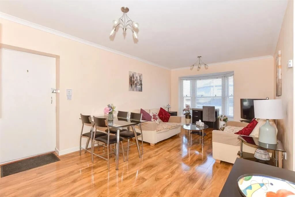 2 bed Maisonette