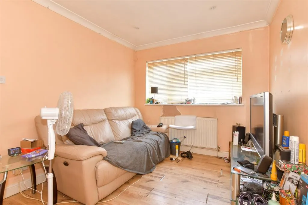1 bed Ground Flat