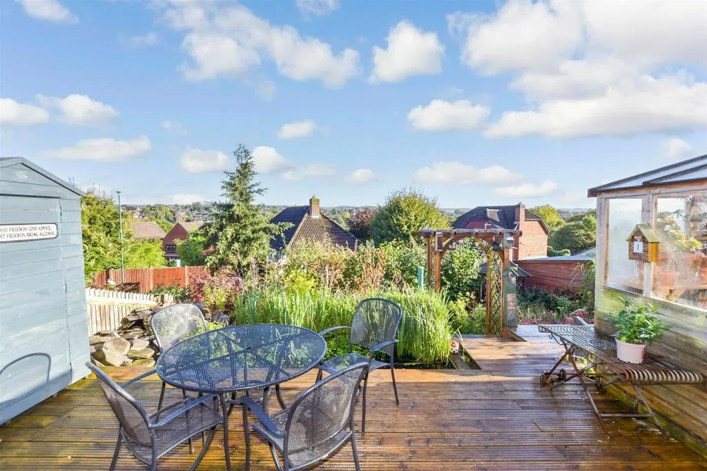 1 bed Maisonette