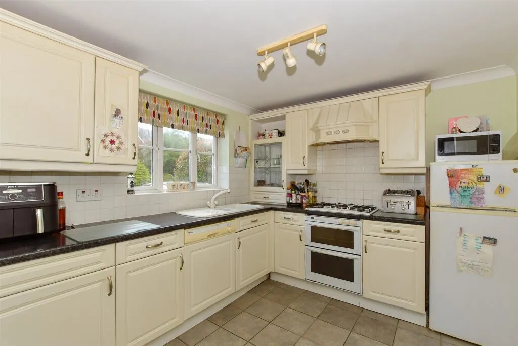 4 bed Detached