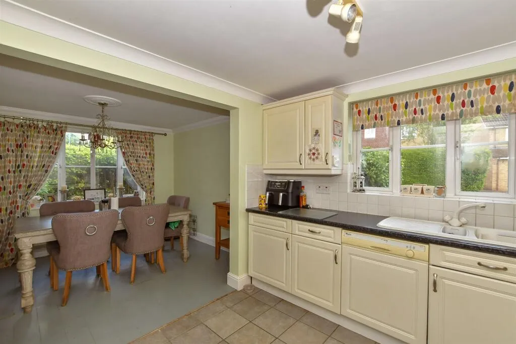 4 bed Detached