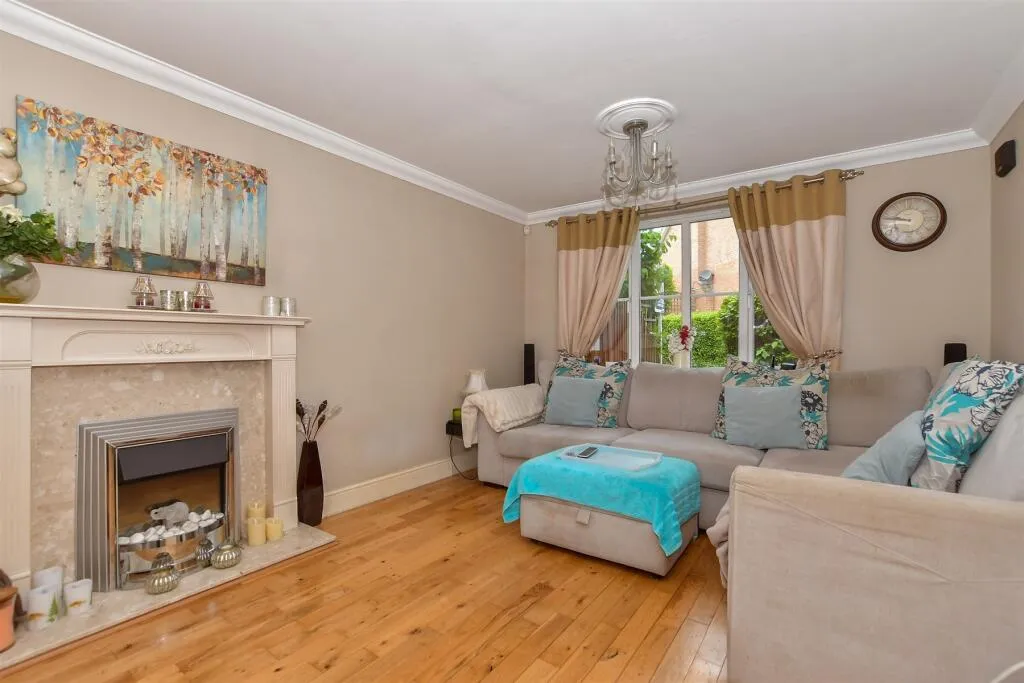 4 bed Detached