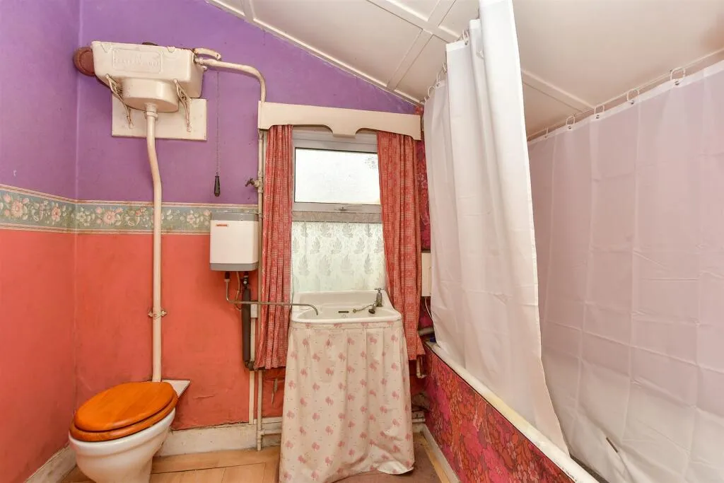 3 bed Link Detached House