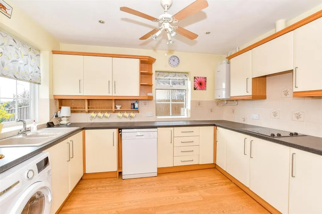 2 bed Detached Bungalow