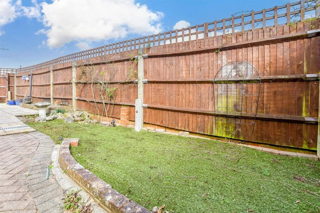 2 bed Detached Bungalow