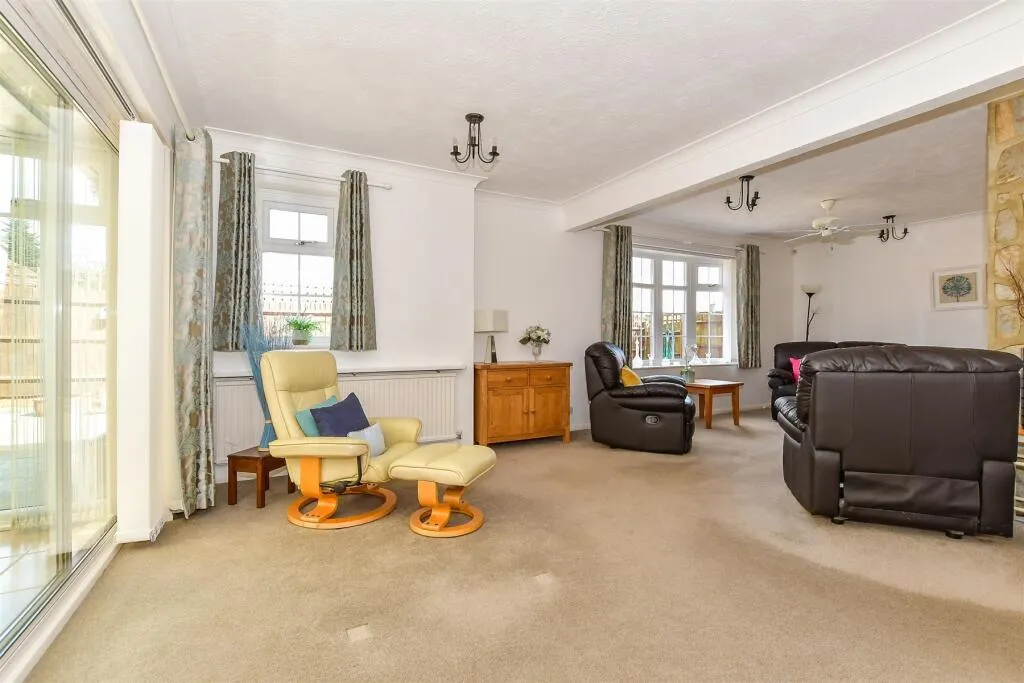 2 bed Detached Bungalow