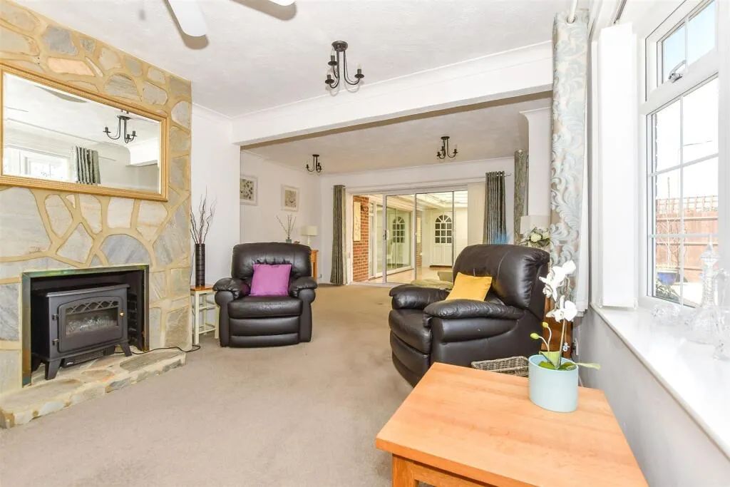 2 bed Detached Bungalow
