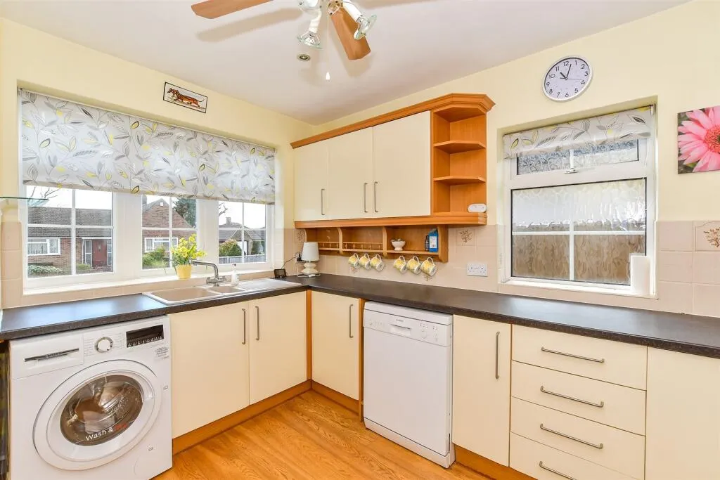 2 bed Detached Bungalow