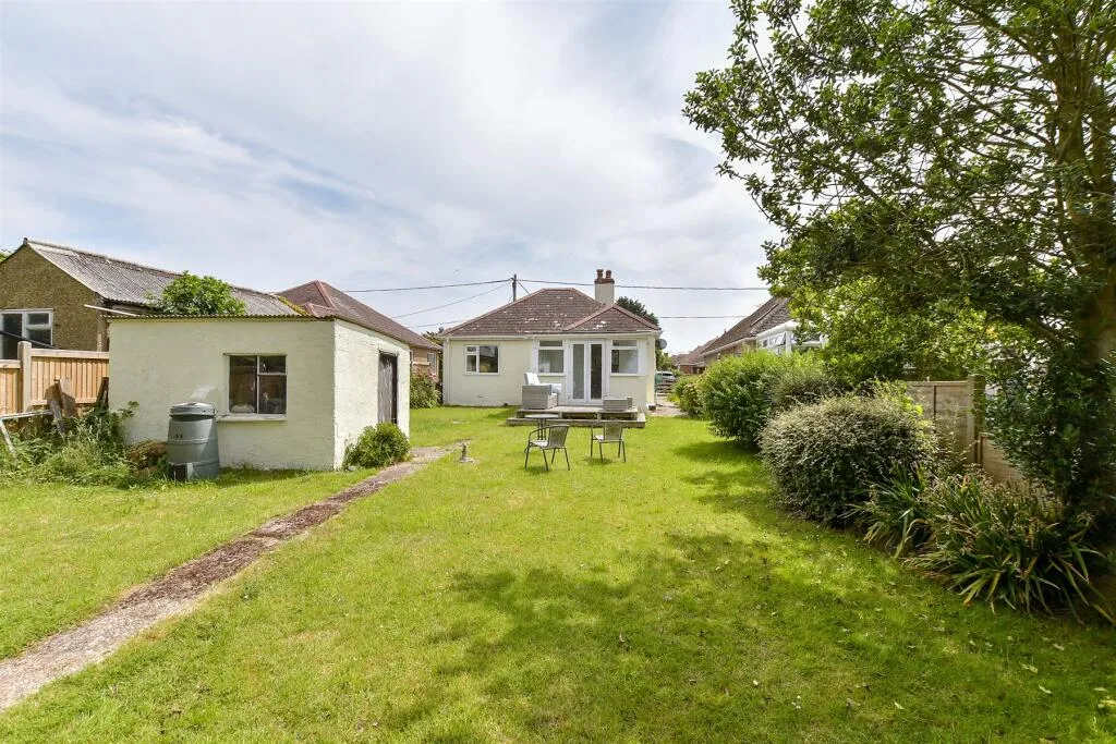 2 bed Detached Bungalow