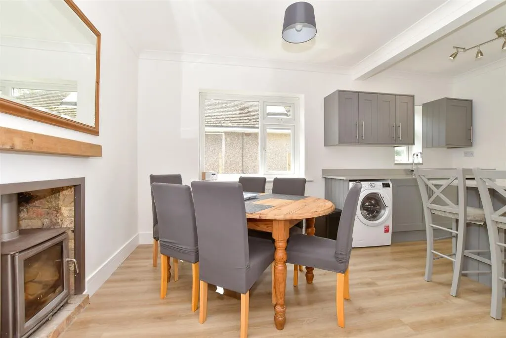 2 bed Detached Bungalow