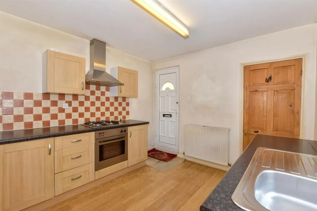 3 bed End of Terrace