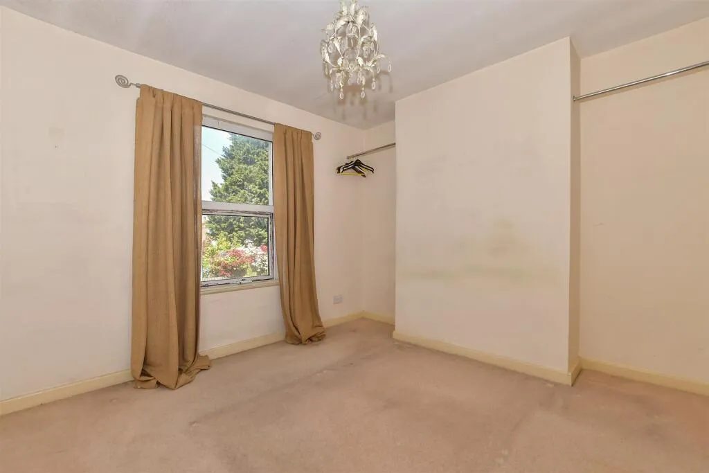 3 bed End of Terrace