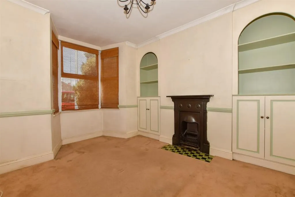 3 bed End of Terrace