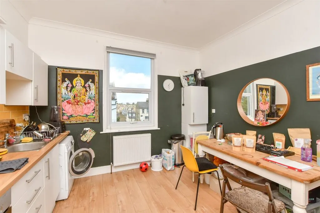 2 bed Maisonette