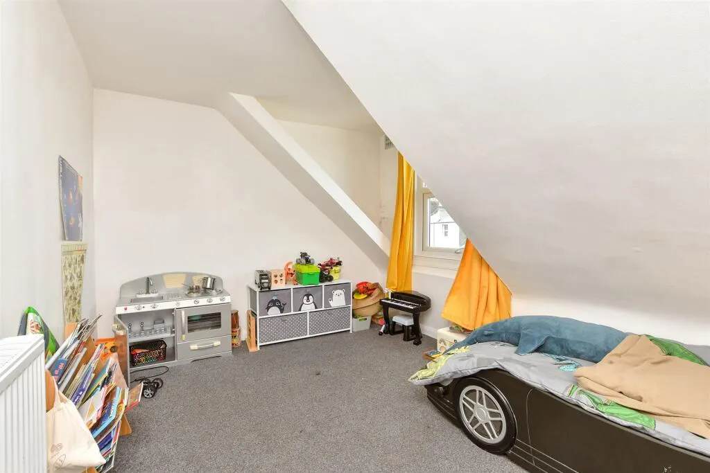 2 bed Maisonette