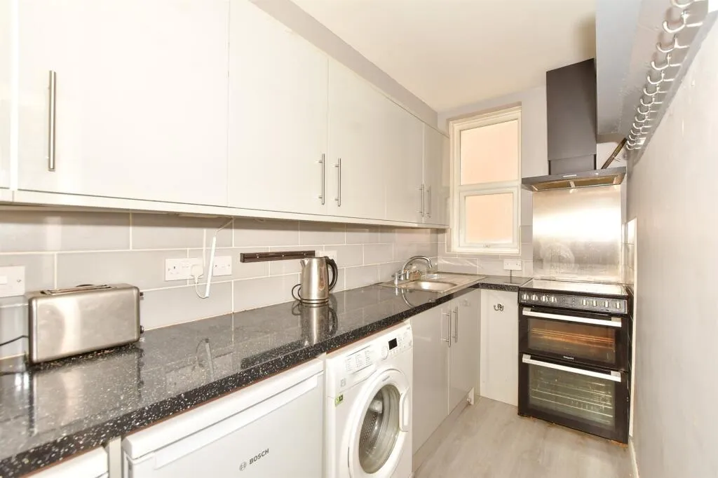 2 bed Ground Flat
