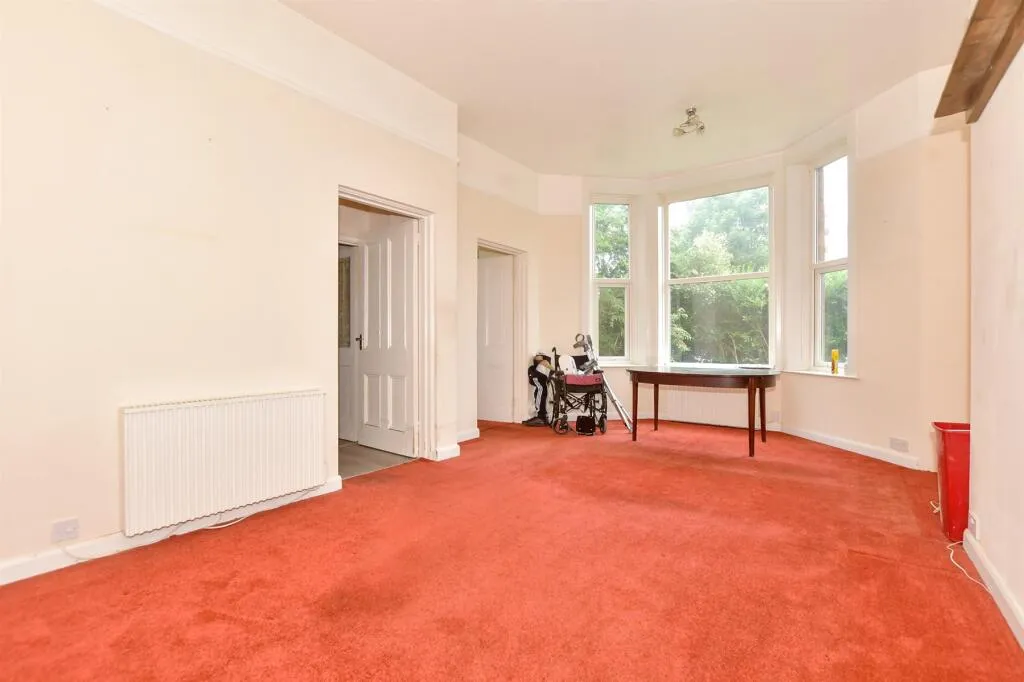 2 bed Ground Flat