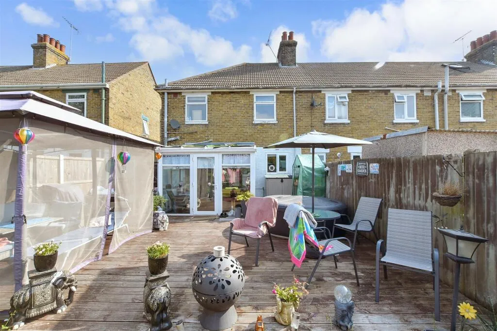 2 bed End of Terrace