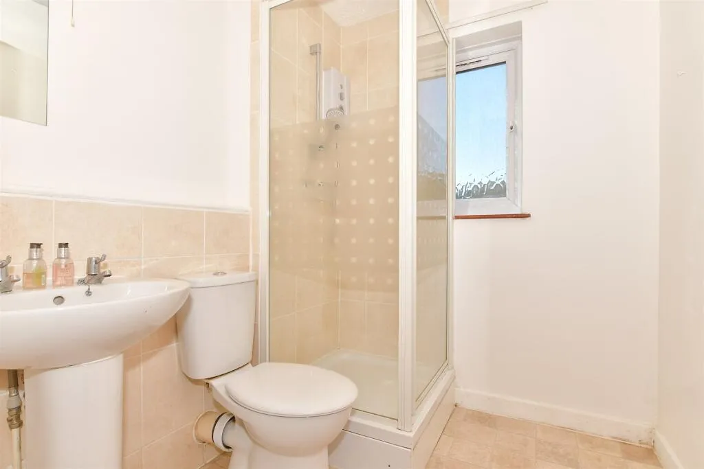 1 bed Ground Flat