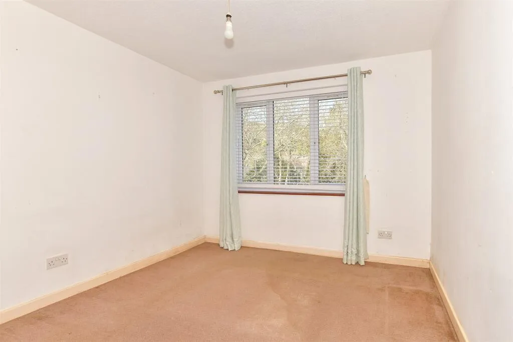 1 bed Ground Flat