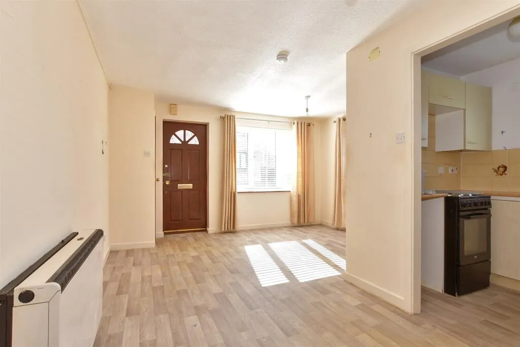 1 bed Ground Flat