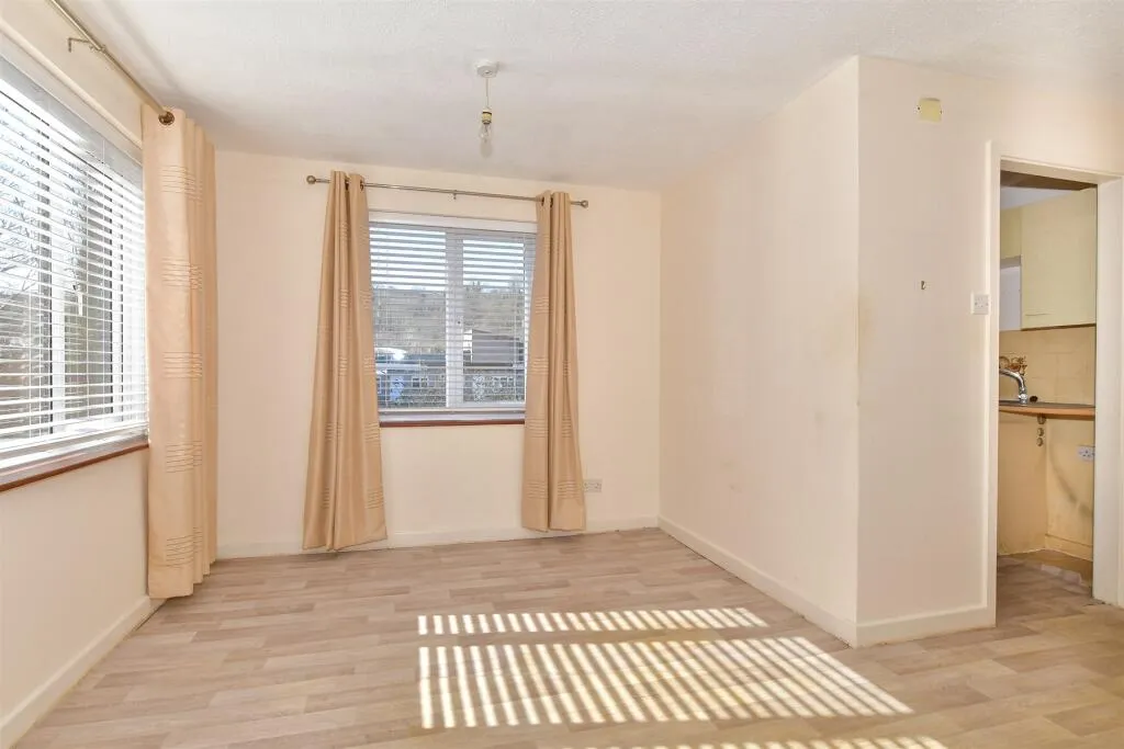 1 bed Ground Flat