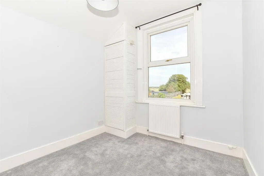 3 bed End of Terrace
