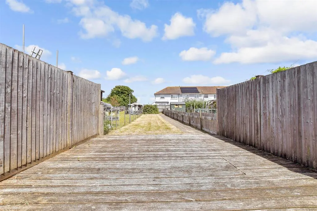 3 bed End of Terrace