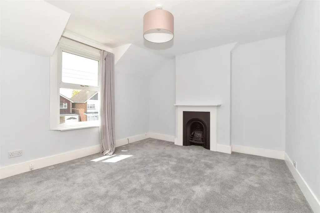 3 bed End of Terrace