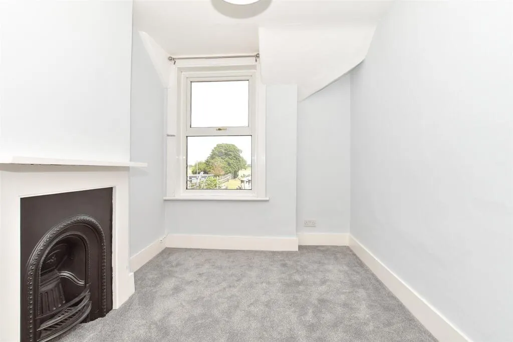 3 bed End of Terrace