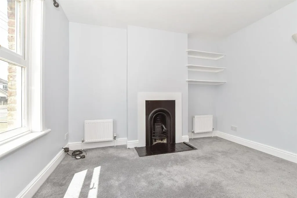 3 bed End of Terrace