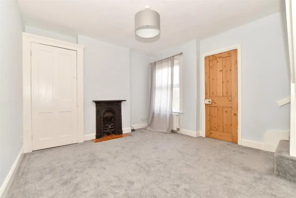 3 bed End of Terrace