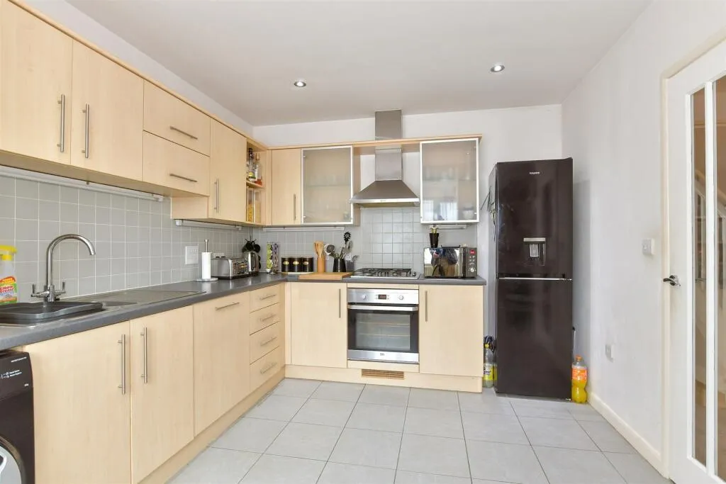 4 bed Terraced