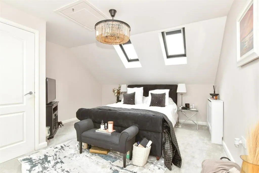 4 bed Terraced