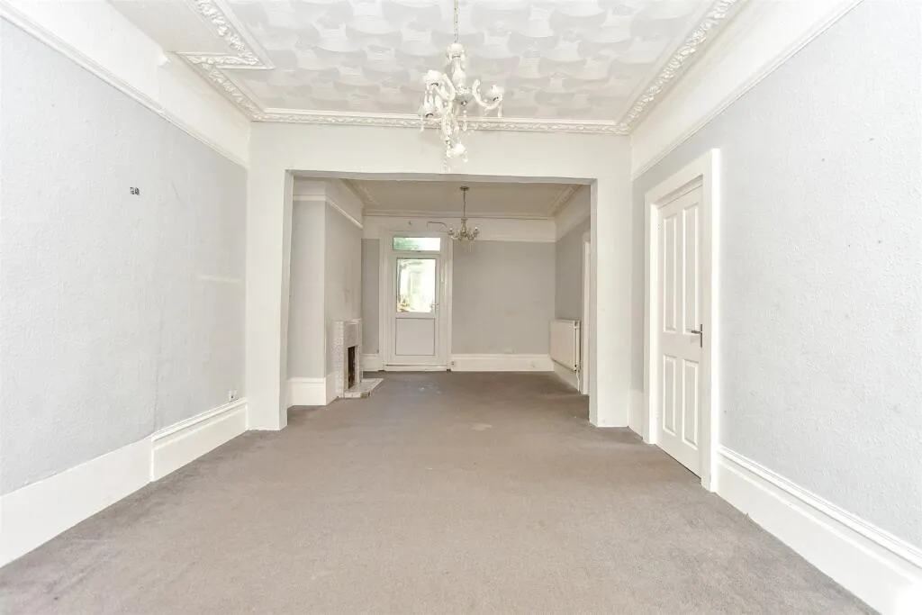 4 bed Terraced