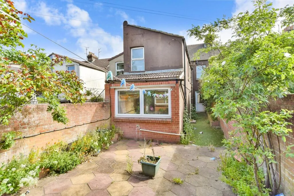 4 bed Terraced