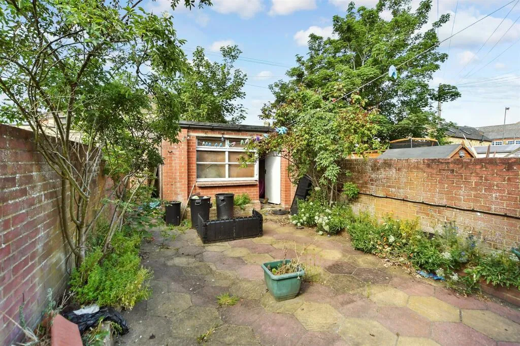 4 bed Terraced