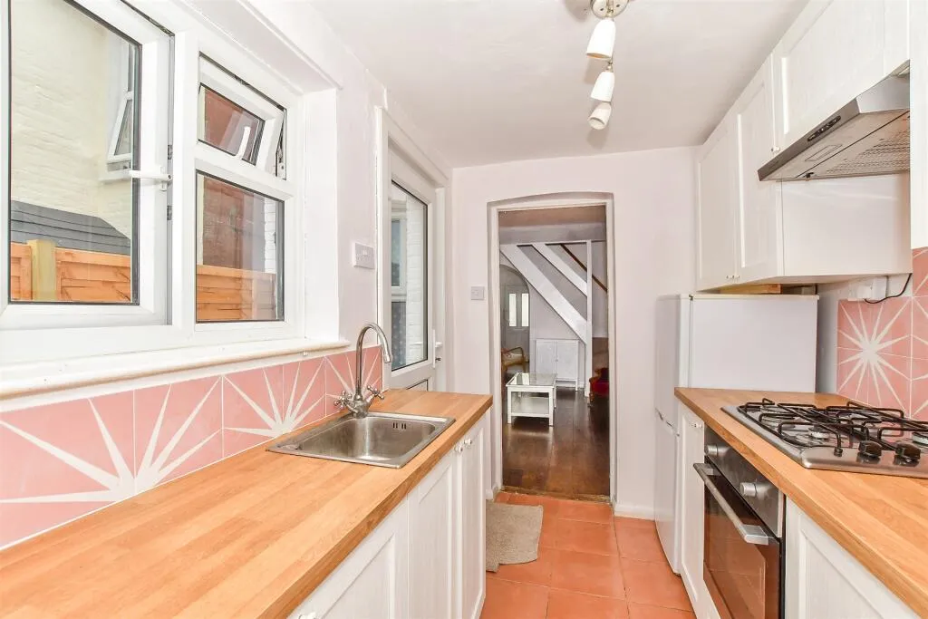 3 bed End of Terrace